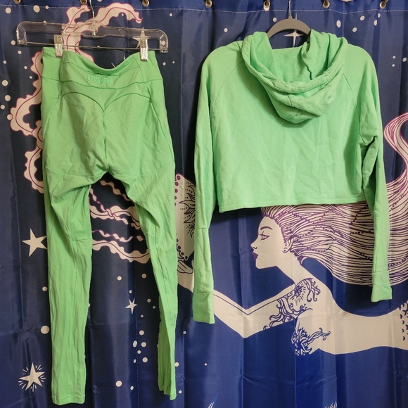 Mint Green GymShark Set - Picture 9 of 13